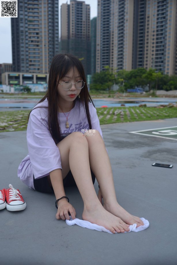 只糖棉袜 NO.516 果果 – 阳光暖心 [71P/275MB]