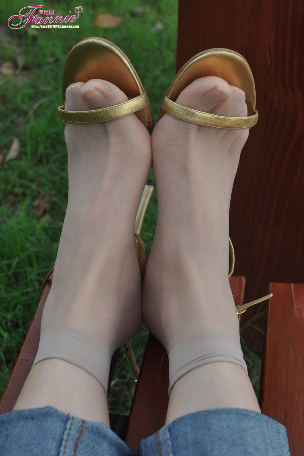 Fannie芬妮每足园 No.517 行在深秋 丝族4[41P/98MB]