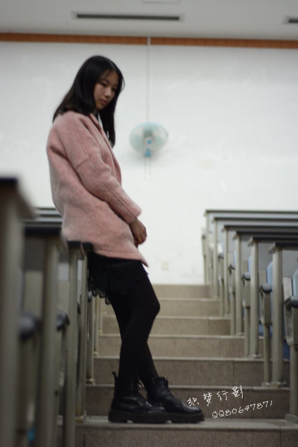 织梦行影@NO.040-第三十九期 校园图书馆小镁钕打底裤马丁靴白袜美脚（校园）[165P/530MB]