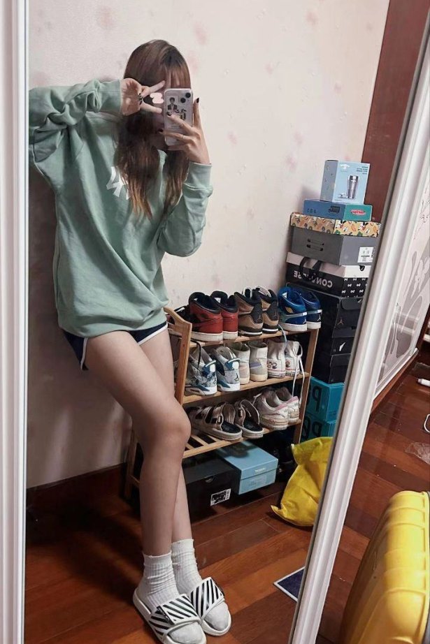 脚模面试脸足同框套路系列-004-06号-172 112 38.5红发黑丝展示[8P/8V/68MB]