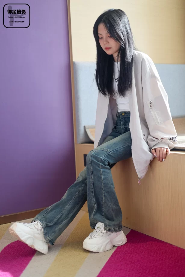 御足摄影 NO.017 – 咖色袜裸足[93P/1V/3.26GB]