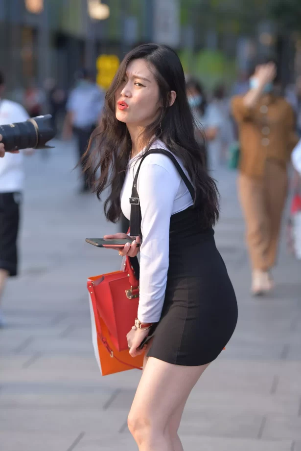 精选街拍作品 NO.4541 黑色仅身包屯裙凉高美脚[168P/287MB]