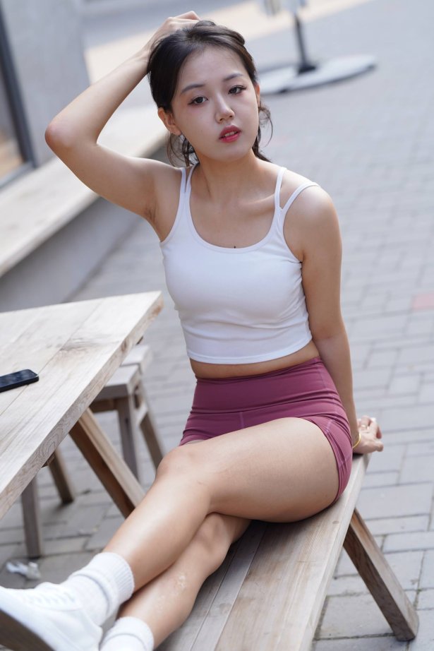 精选街拍作品 NO.5212 kaine模拍作品 – 红色瑜伽短裤美眉[517P/1.40GB]