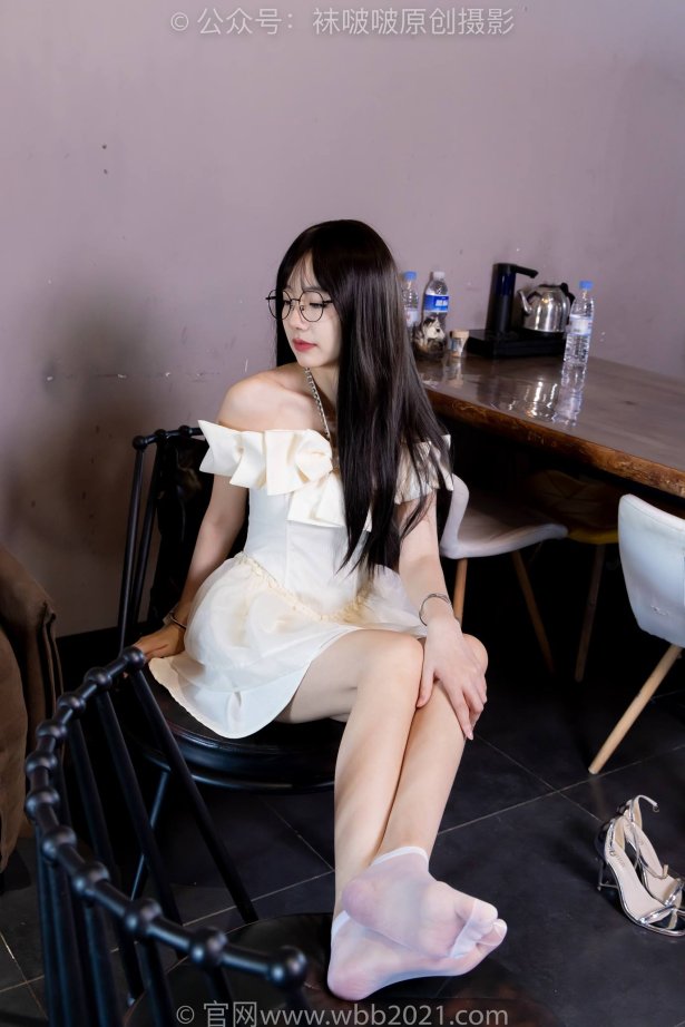 [BoBoSocks袜啵啵]NO.525 小甜豆-高跟鞋、短白丝、裸足、裸足刀叉摆盘剧情[210P/1V/6.73GB]