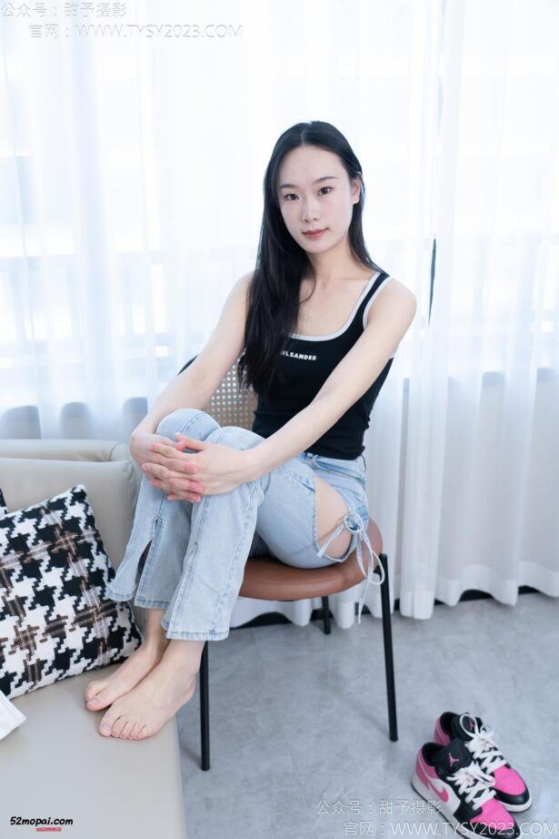 甜予摄影 NO.181 小容-板鞋、白棉袜、裸足[130P/2V/9.83GB]