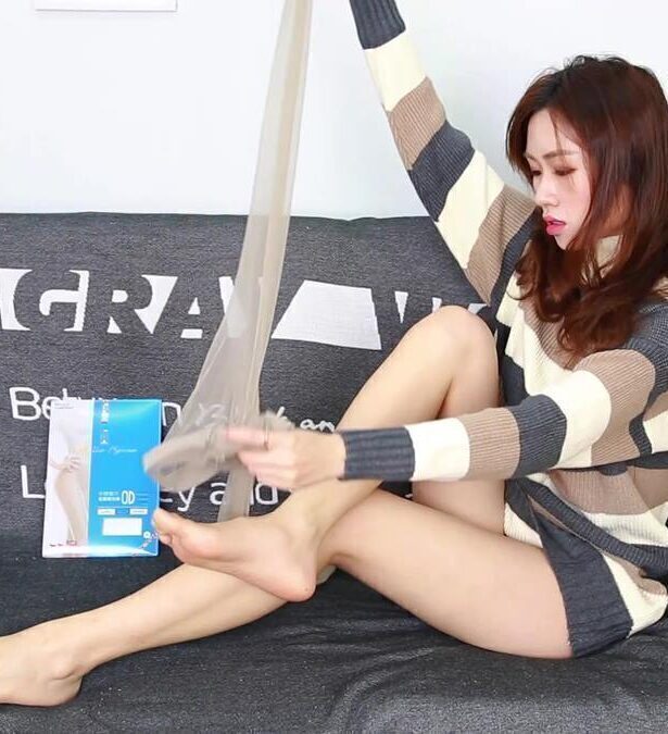 Tights Shop HK 香港網上絲襪商店031 – 毛衣裙灰丝[1V/125MB]