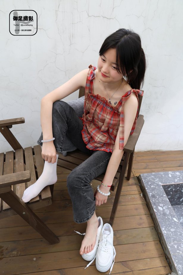 御足摄影 NO.038 – 余生可贵[100P/1V/2.50GB]