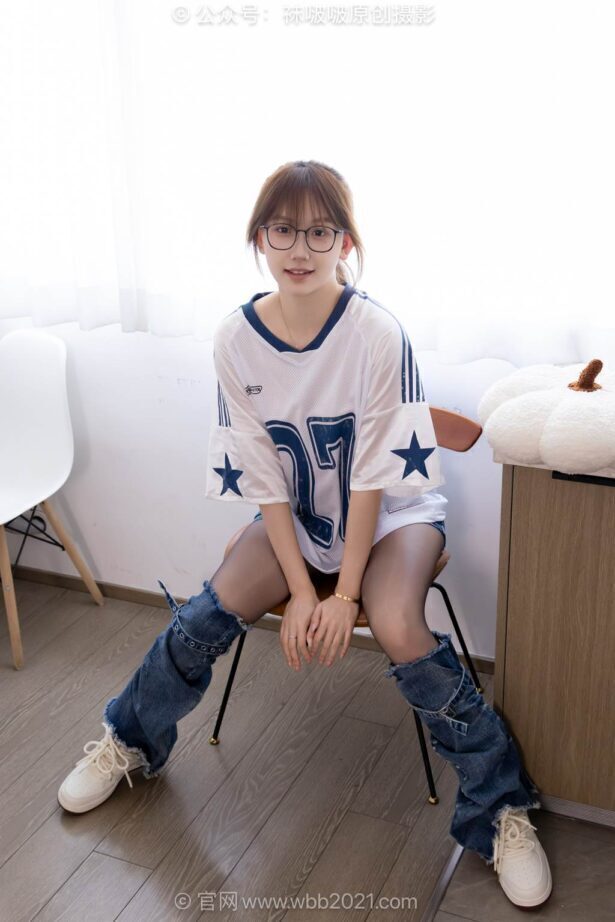 [BoBoSocks袜啵啵]NO.590 香菜-板鞋、短白棉袜、油亮薄黑丝、分体牛仔裤[148P/1V/6.04GB]