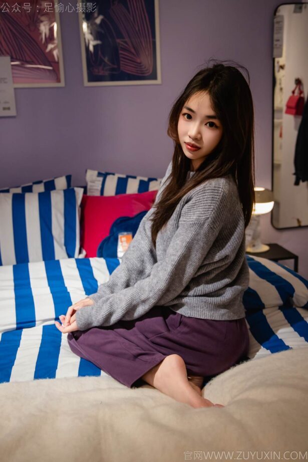 足愉心 NO.016 软软（搭配：灰色线套、紫色长裤、帆布鞋、卡通棉袜、裸足）[110P/2V/10.0GB]