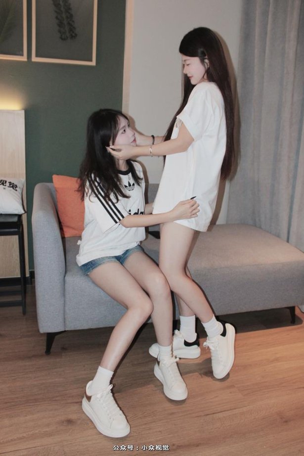 小众视觉 013-小苹果和芳芳双人休闲短裤［130P/2V/5.8G］