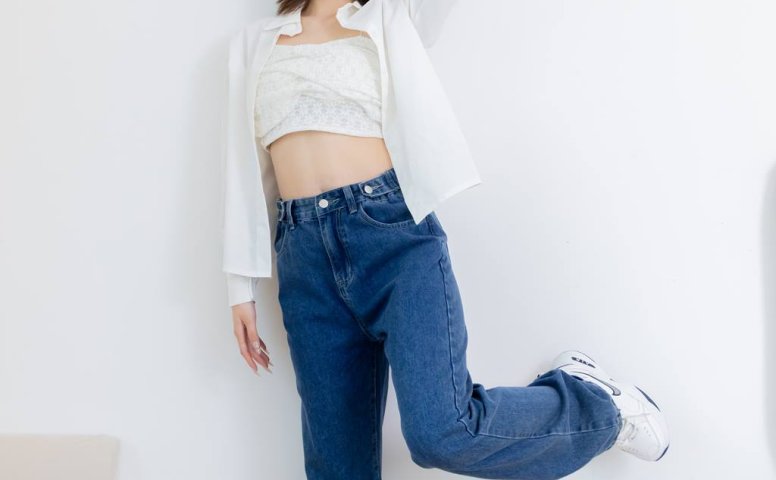 勿恋传媒 NO.2432 橙子-运动鞋、白棉袜、裸足[160P/1V/4.11GB]