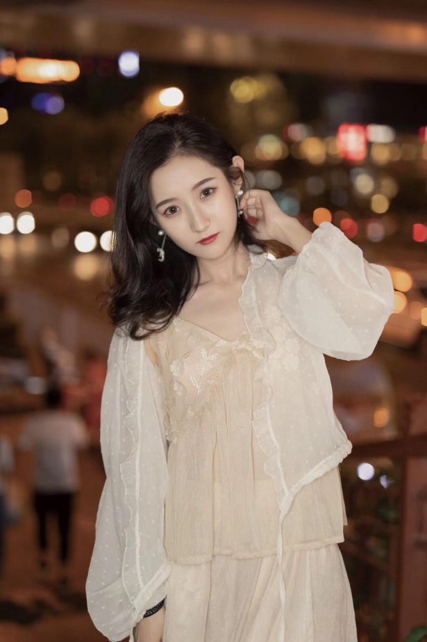 如何拍一张自然好看的照片？从表情再到姿势，这些技巧告诉你