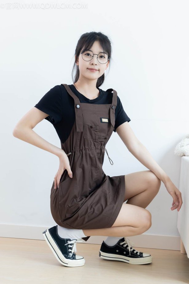 勿恋传媒 NO.2483 茯苓-帆布鞋、白棉袜、薄肉丝[171P/1V/3.66GB]