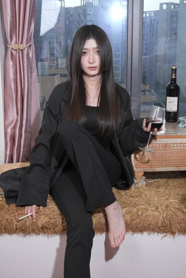 青柠映画 NO.039 – AN 西装红酒[134P/2V/10.2GB]