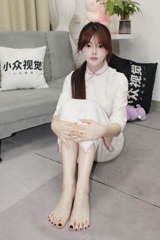 小众视觉 040-小薯条长款旗袍尖头高跟鞋（足底版） [98P/1V/4.11G]