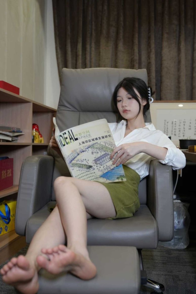 青柠印画-101小小 女老板润足霜[200P/2V/8.82G]