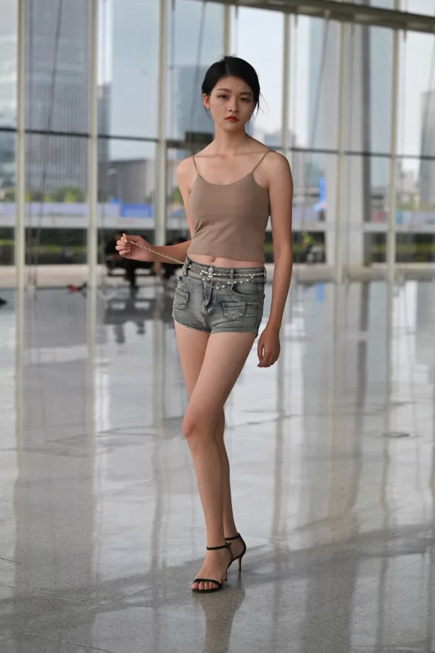 精选街拍作品 NO.6232 牛仔短裤美腿[136P/292MB]