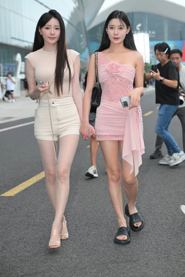 精选街拍作品 NO.6231 粉白闺蜜[109P/300MB]