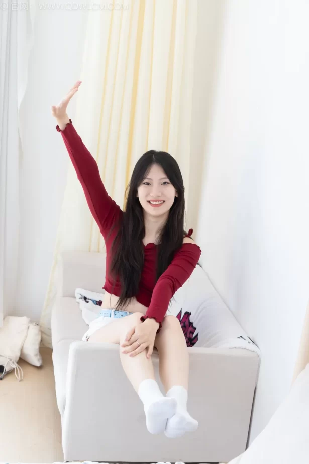 勿恋传媒 NO.2507 奶糖-长靴、白棉袜、裸足[179P/1V/3.35GB]