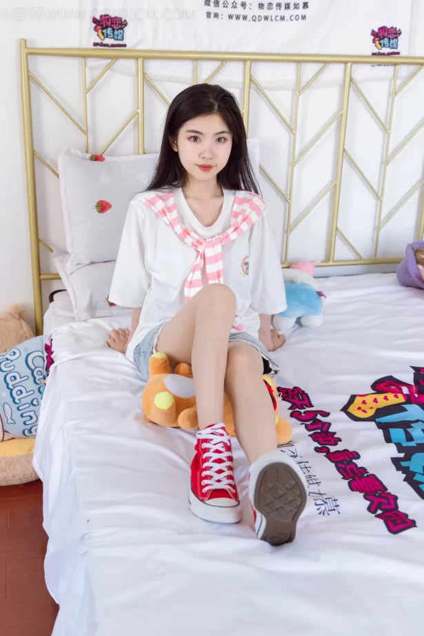 勿恋传媒 积分兑换 027期 米米牛仔短裤白色棉船袜脚 [151P/1V/4.29G]