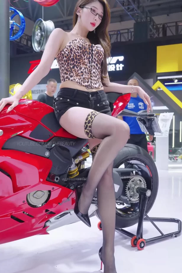 NO.1613 2024 重庆摩博会机车展 Racing Model LOOKBOOK 44[1V/234MB]