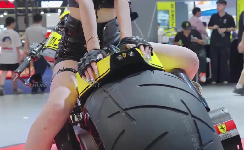 NO.1611 2024 重庆摩博会机车展 Racing Model LOOKBOOK 42[1V/268MB]