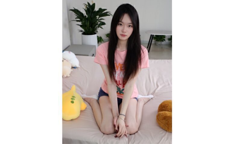 绮梦摄影 202期 小艺 无印珍藏版 [302P/1V/7.7G]